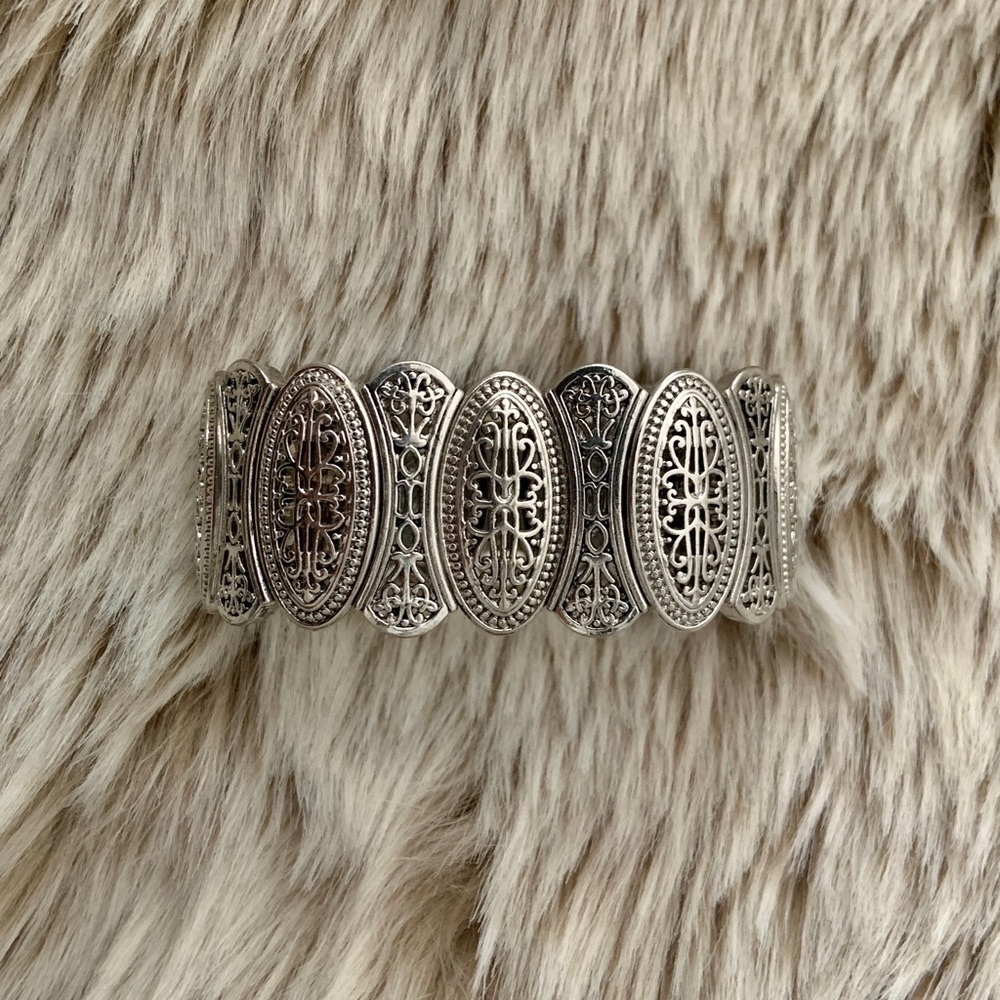 Silver Tone Metal Filagree Bracelet ⭐️Any 3 $10 items bundled $20-l0%=3@$18!💥